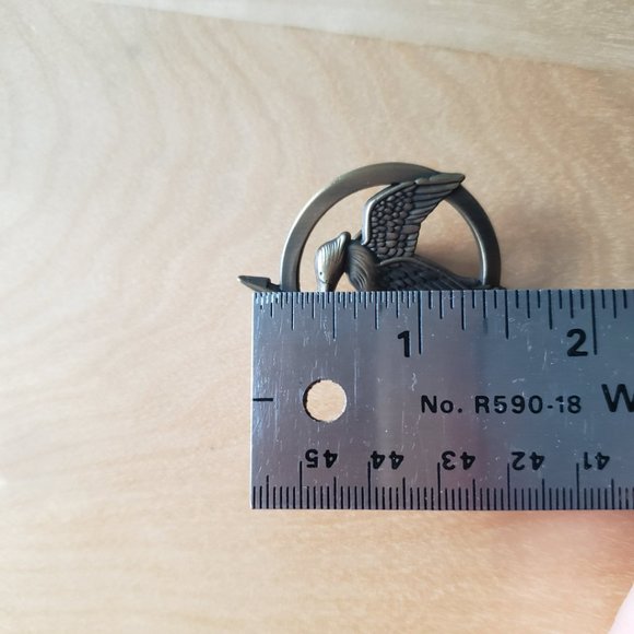 The Hunger Games Movie Mockingjay Prop Rep Pin - Picture 3 of 4